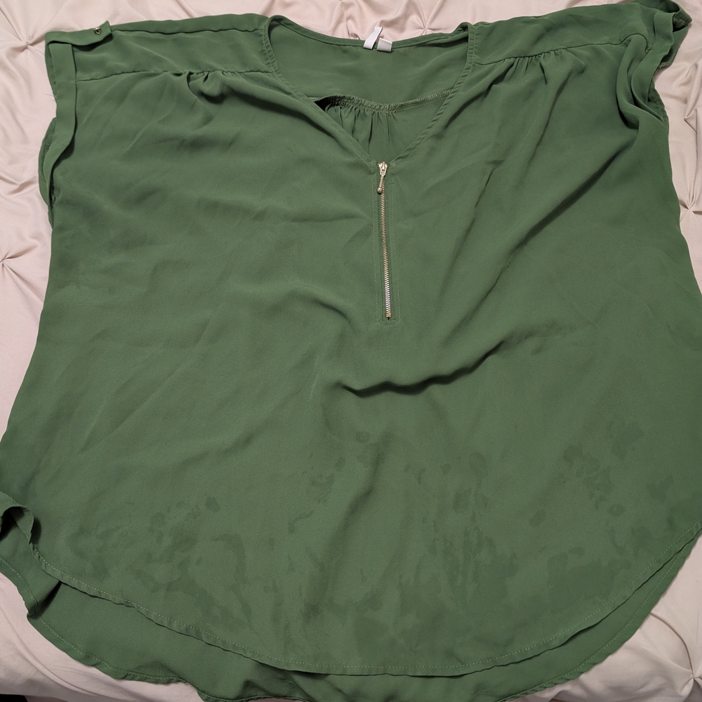 Chic Green Blouse with Zipper